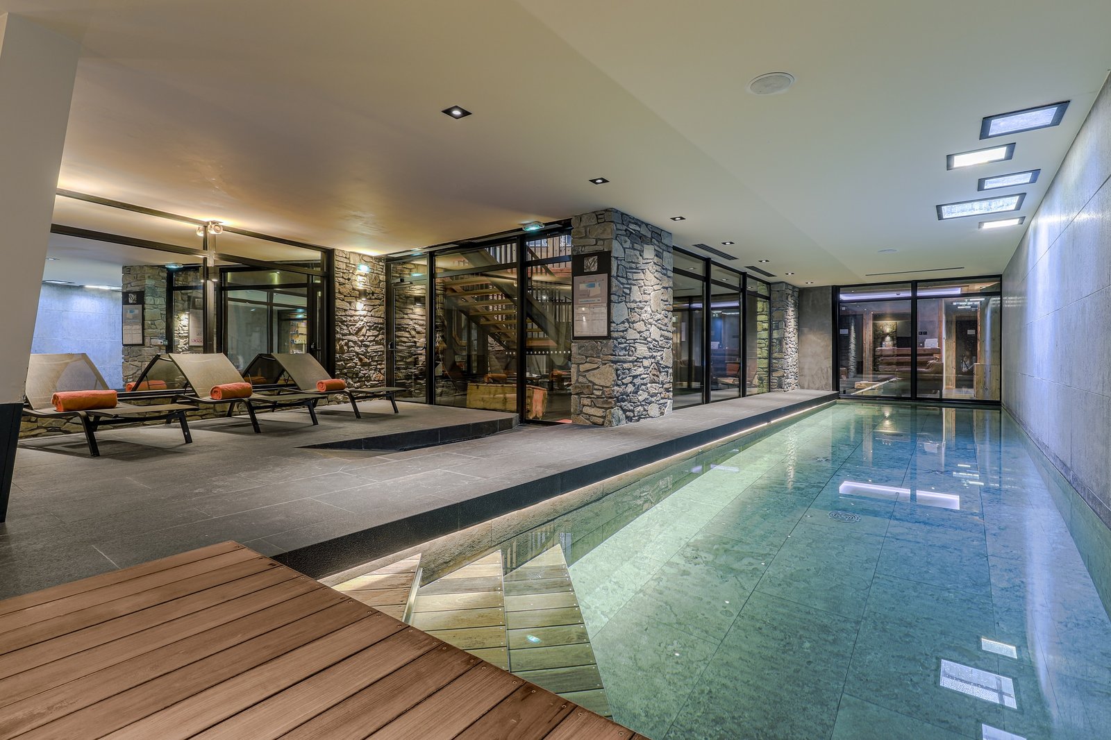 Le M de Megève, the pool