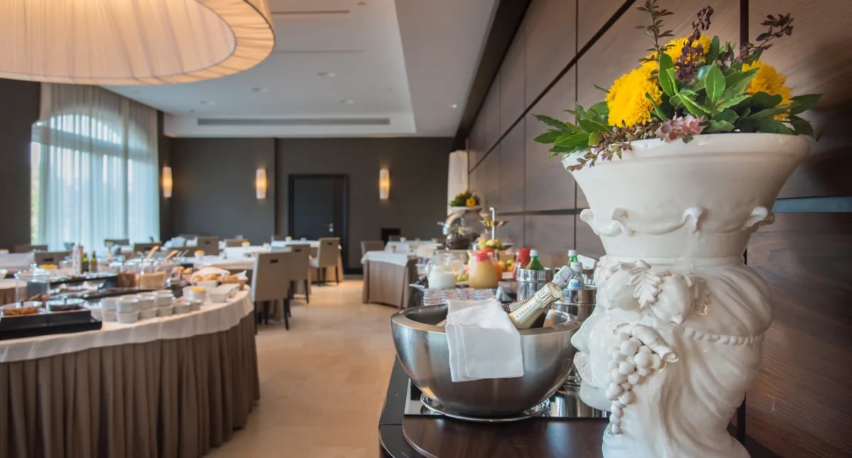 Hotel Villa Neri Resort & Spa, at the table