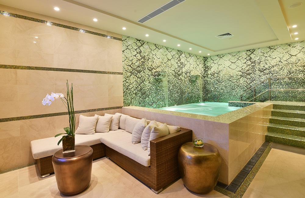 Hyatt Regency Manila City of Dreams, gym and vitality pool