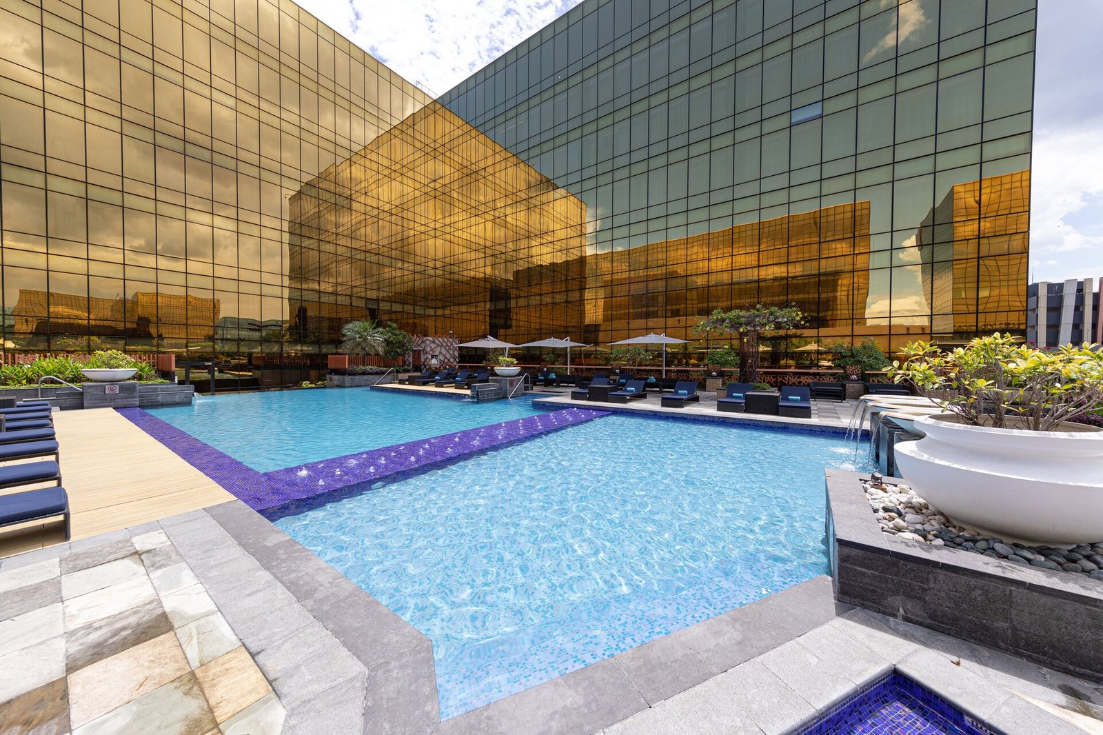 Hyatt Regency Manila City of Dreams, the pool