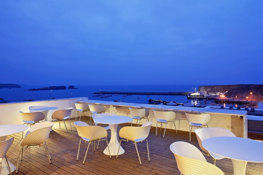 Memmo Baleeira Hotel Sagres, at the table