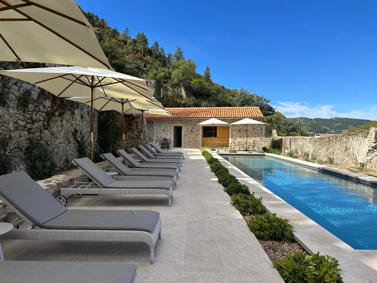 Hôtel de la Villeon, the pool