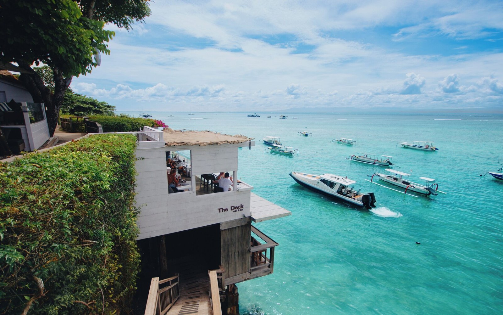 Batu Karang Lembongan Resort & Spa, the deck cafe & bar