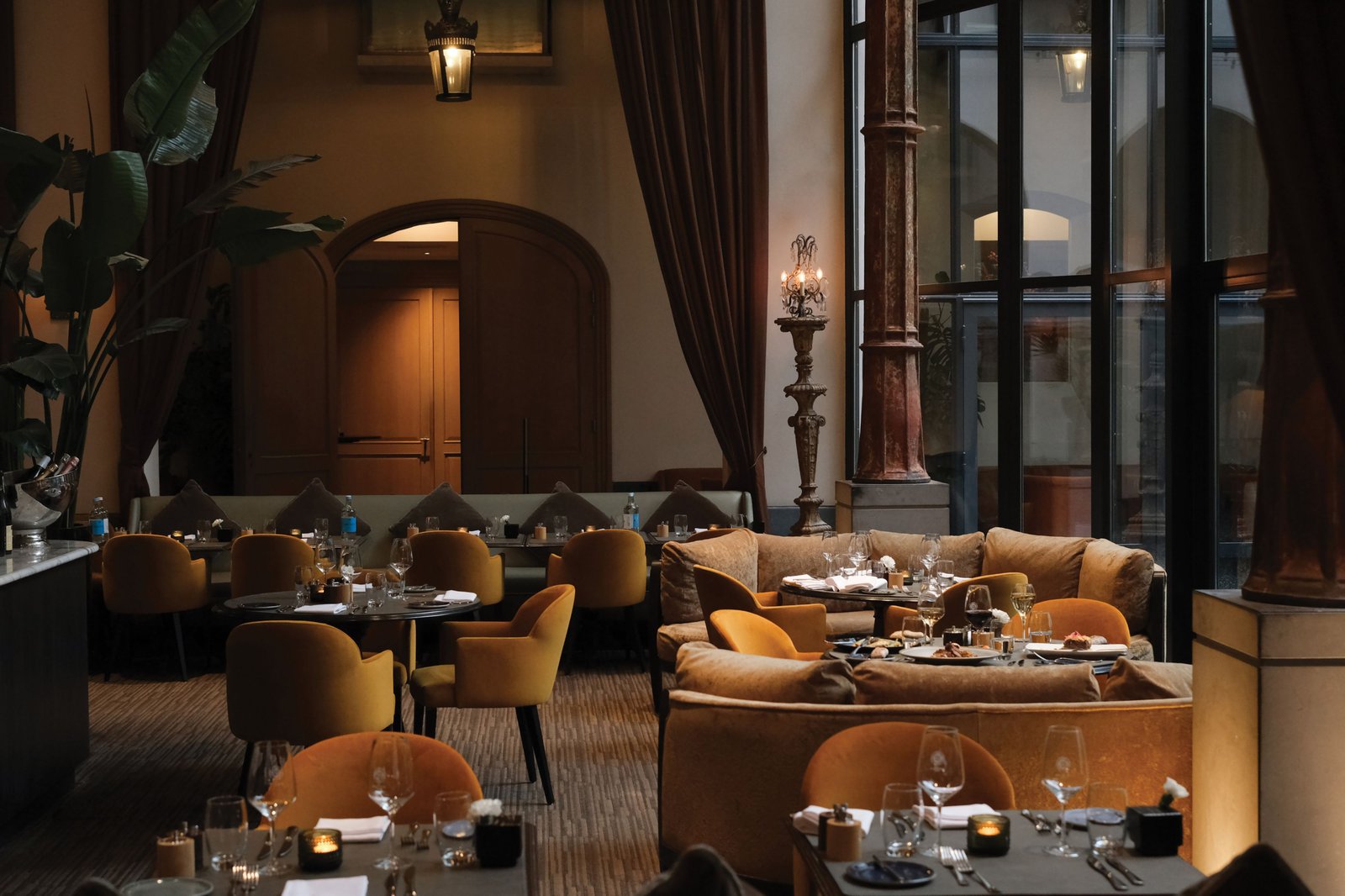 The Dominican, grand lounge