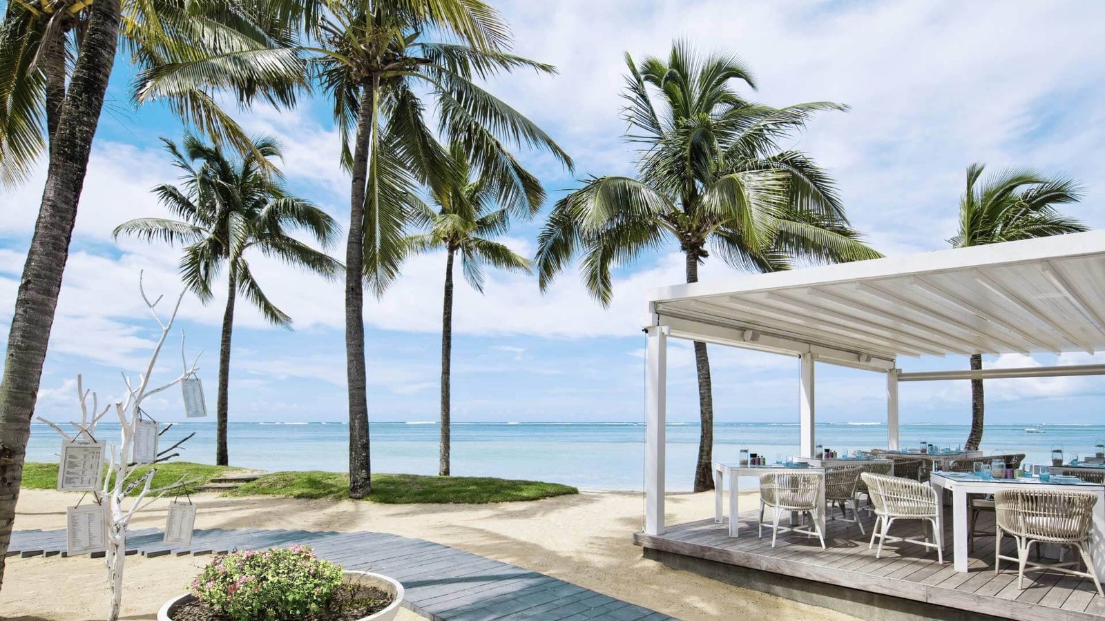 Heritage Le Telfair Golf & Wellness Resort, at the table