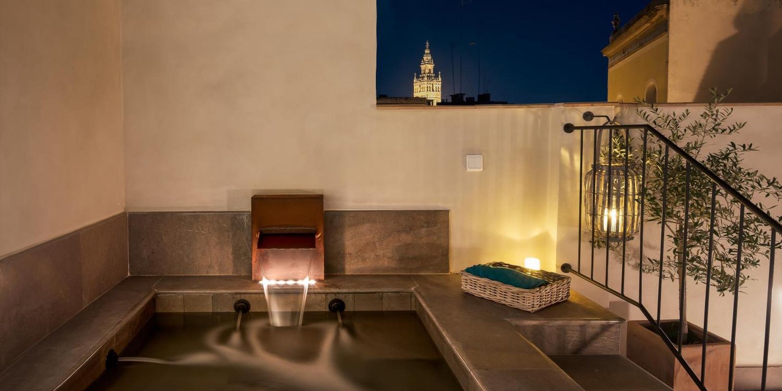 Corral del Rey, the pool