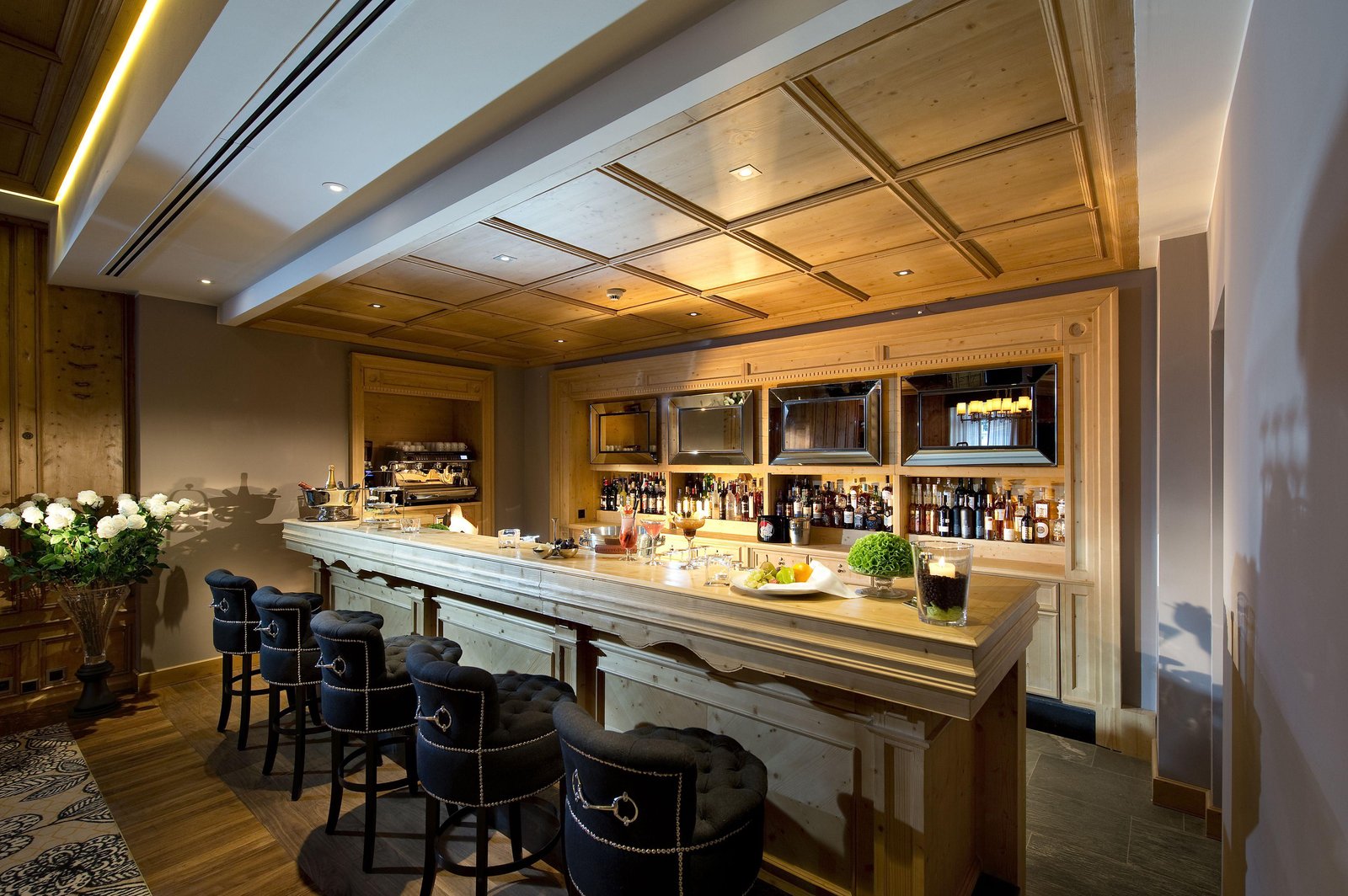 Hotel Flüela Davos - The Unbound Collection by Hyatt, at the table