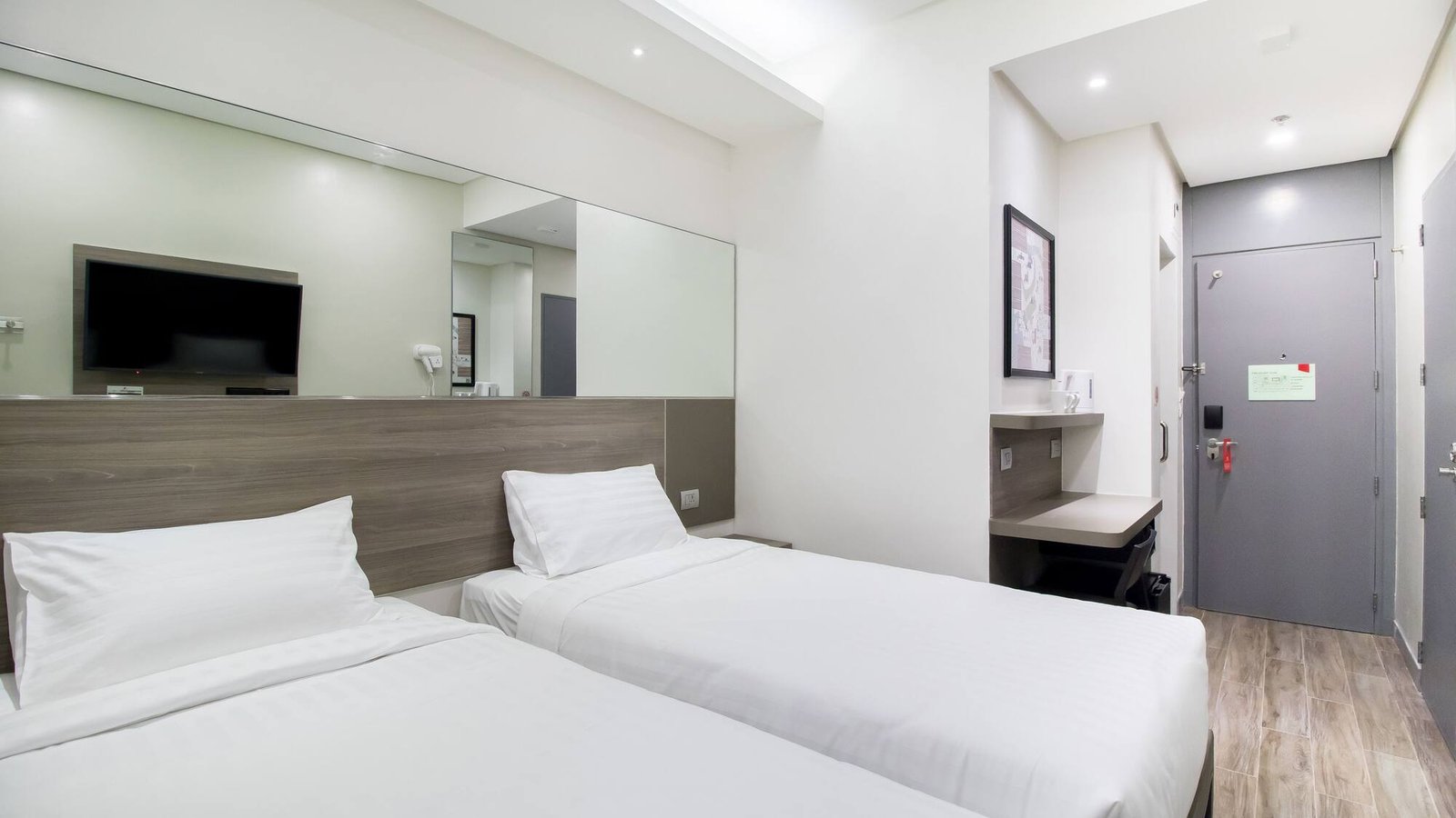 Red Planet Binondo — rooms