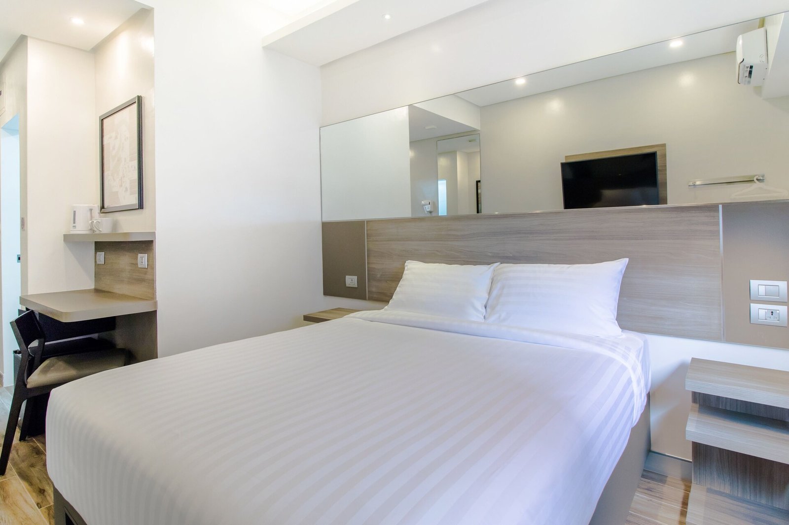 Red Planet Binondo — rooms