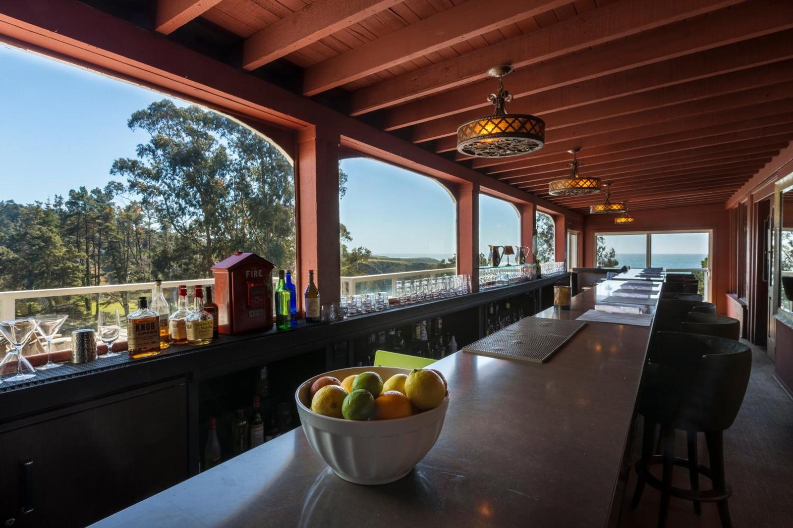 Heritage House Spa, 5200 lounge