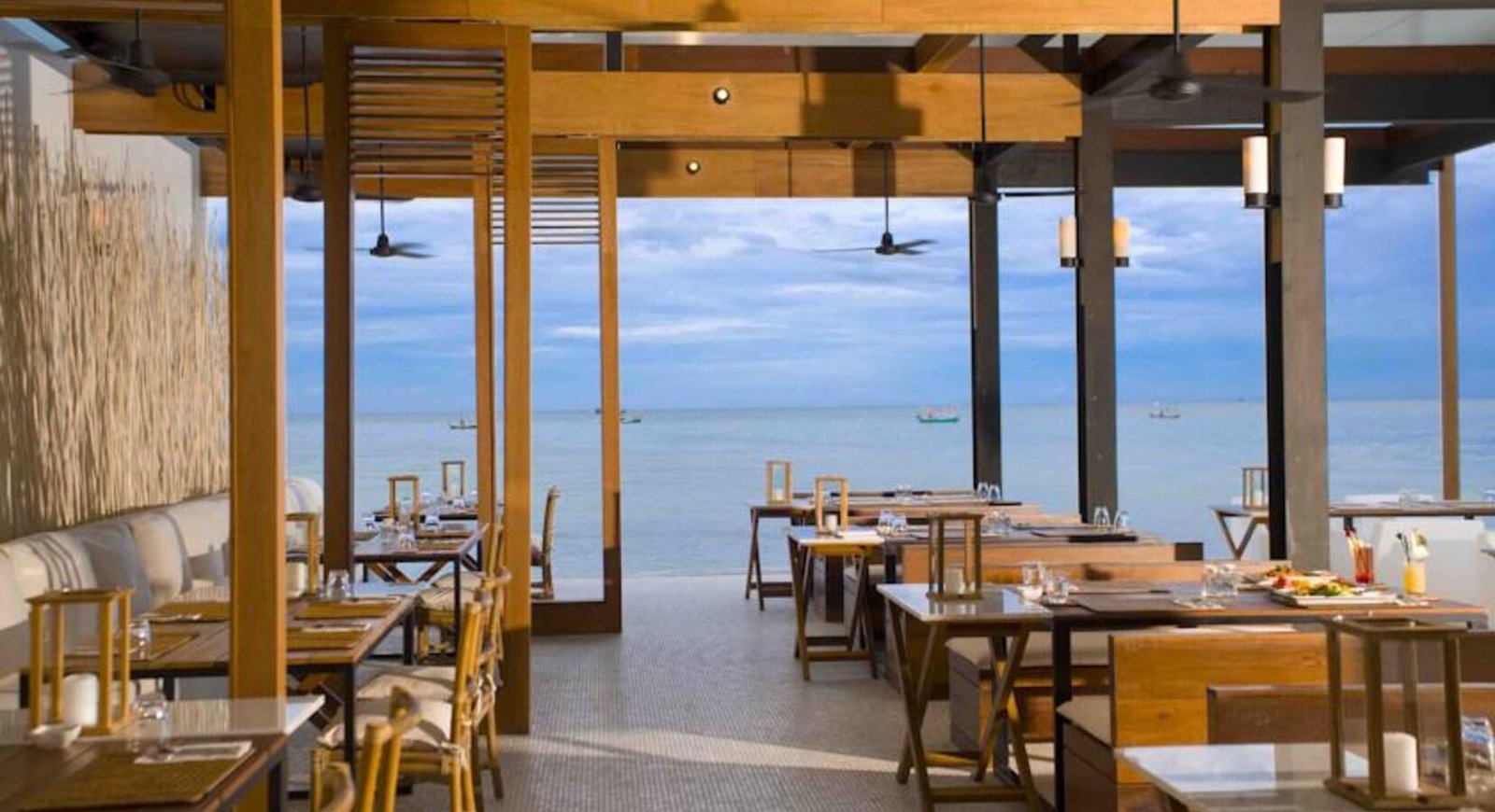 Putahracsa Hua Hin, oceanside beach club & restaurant