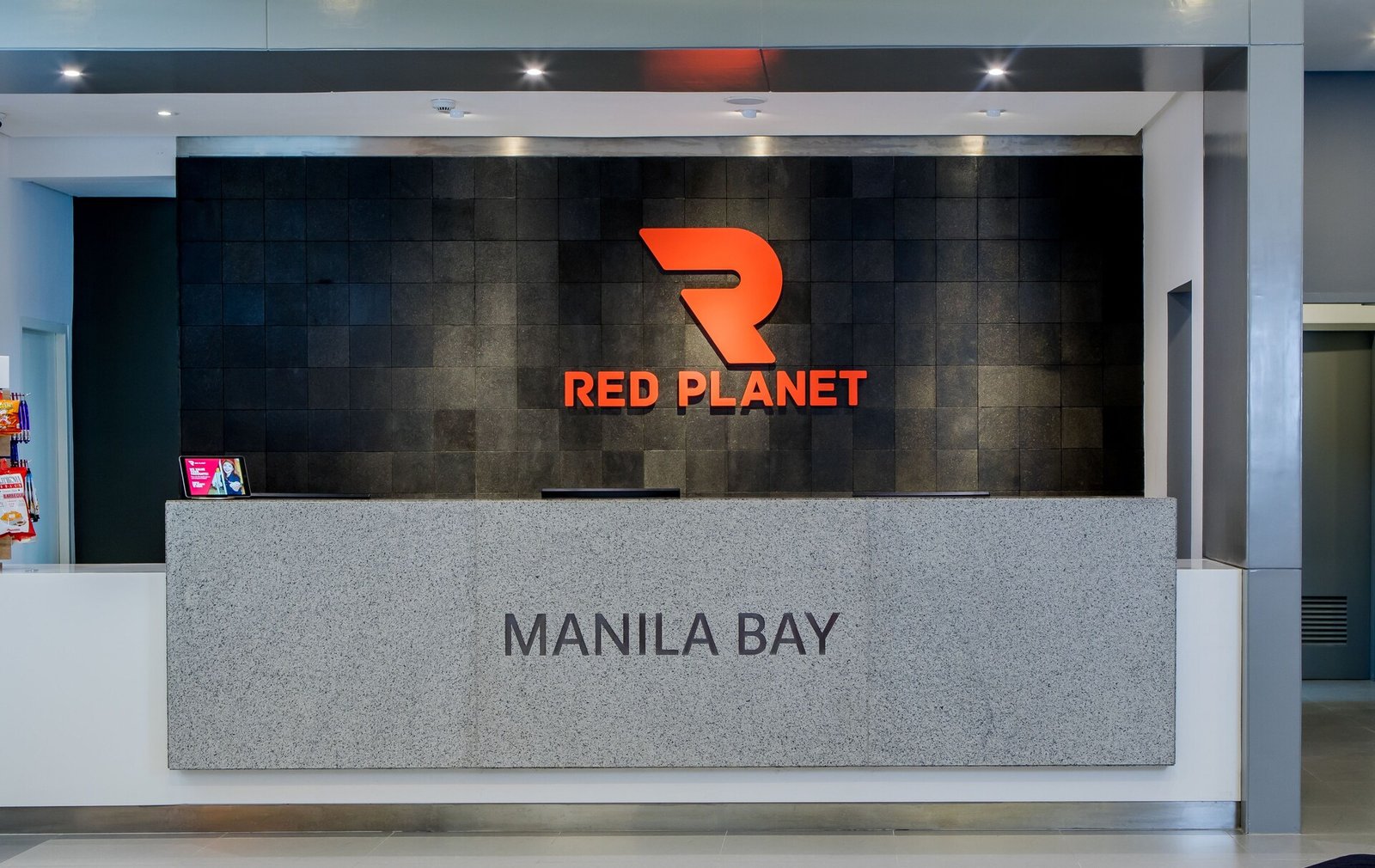 Red Planet Manila Bay — vibe