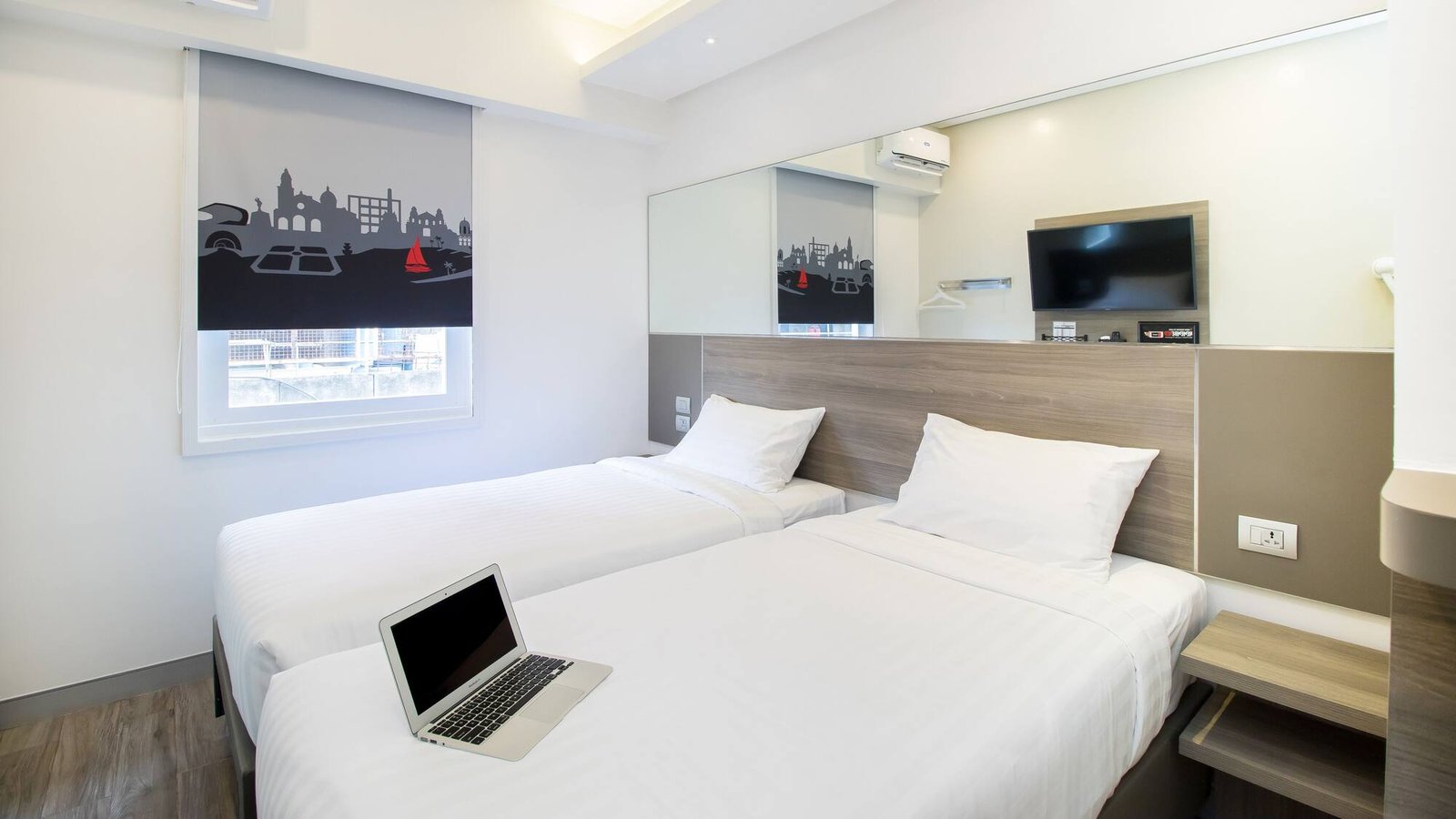 Red Planet Manila Bay — rooms