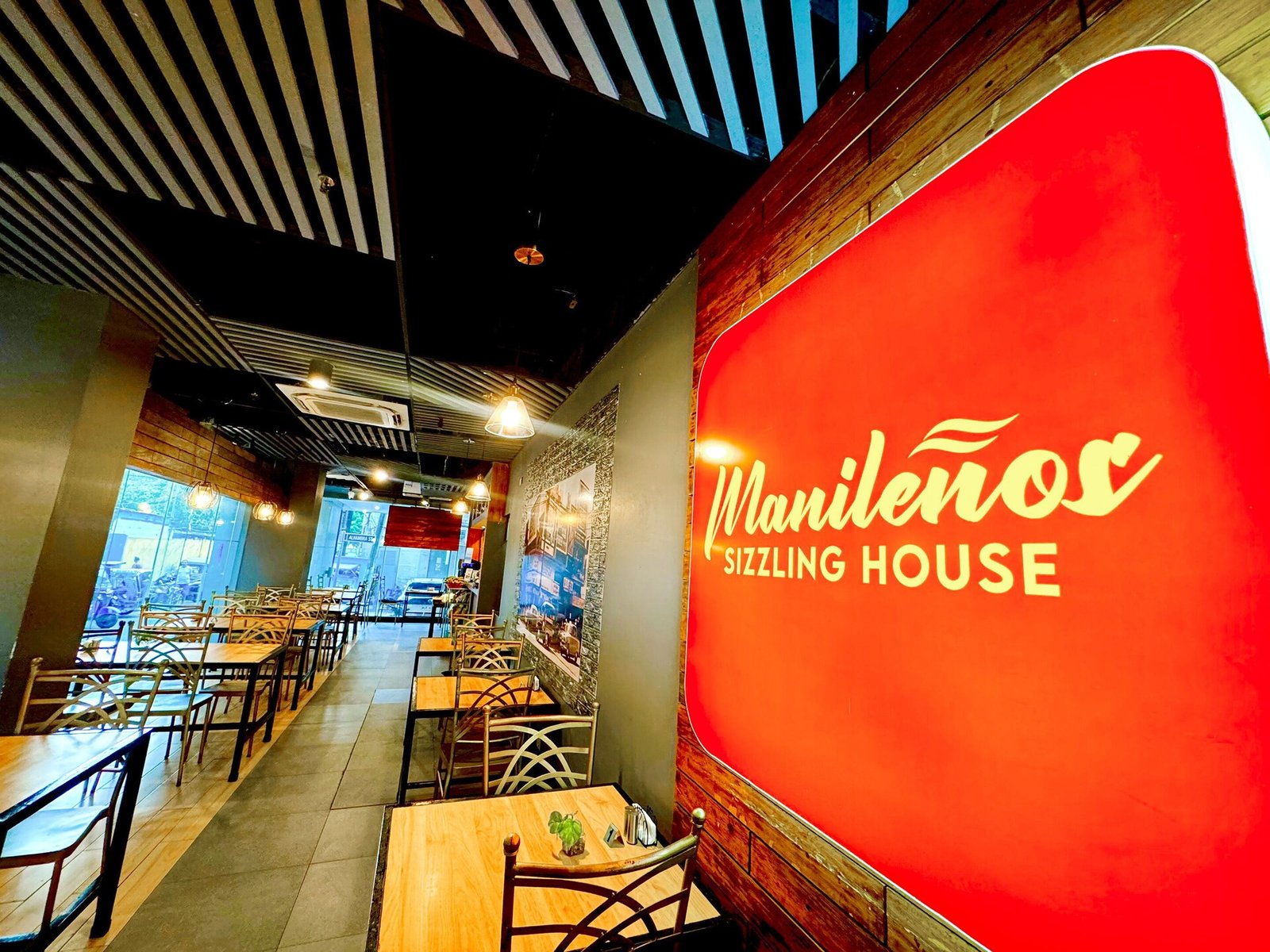 Red Planet Manila Bay — eat & drink