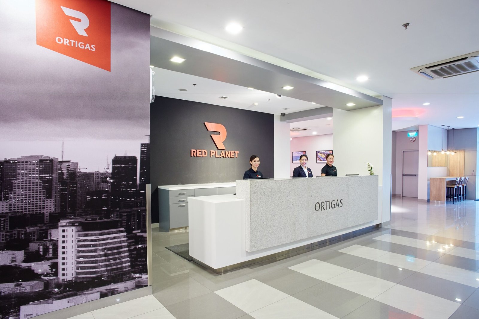 Red Planet Ortigas — vibe