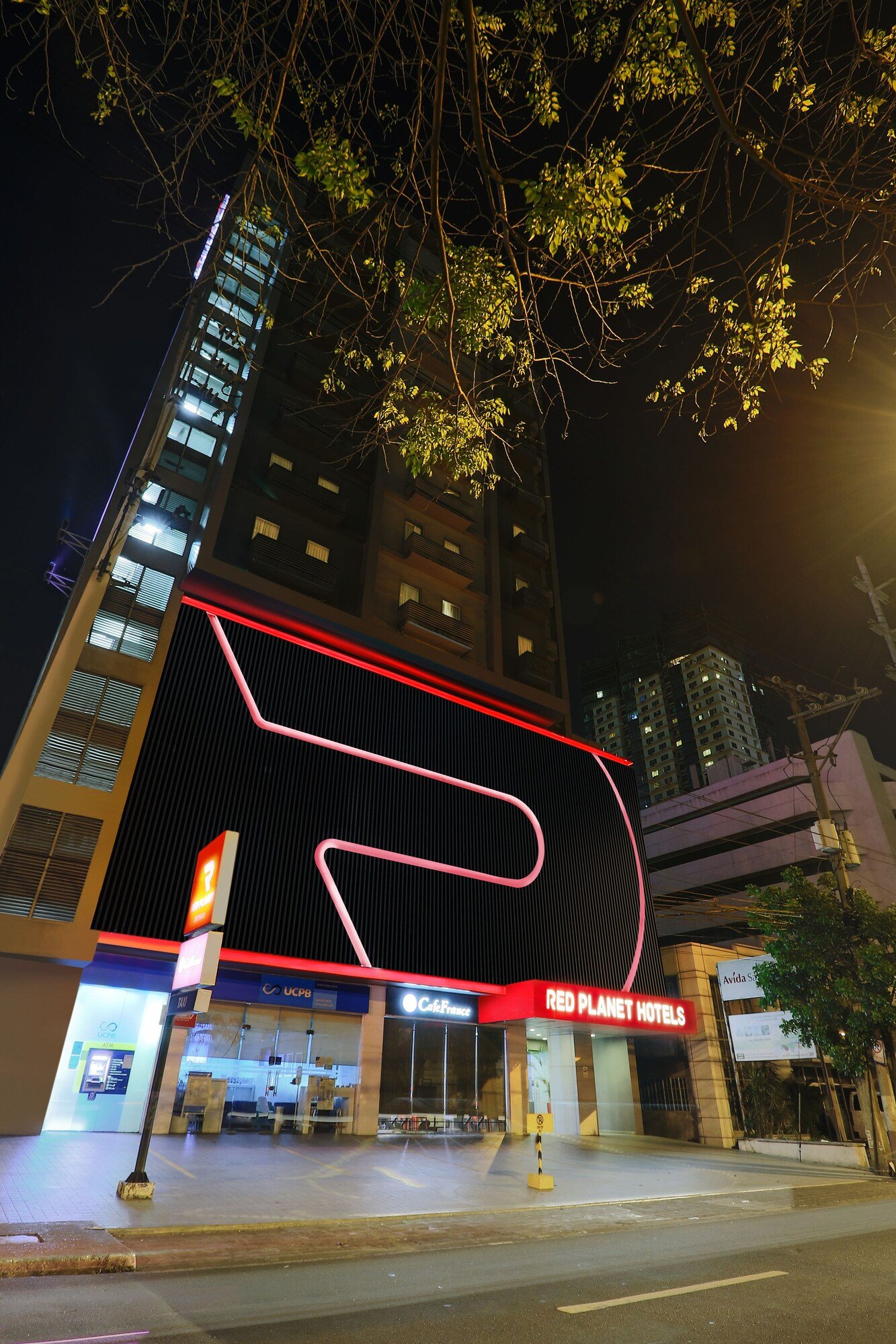 Red Planet Ortigas — vibe