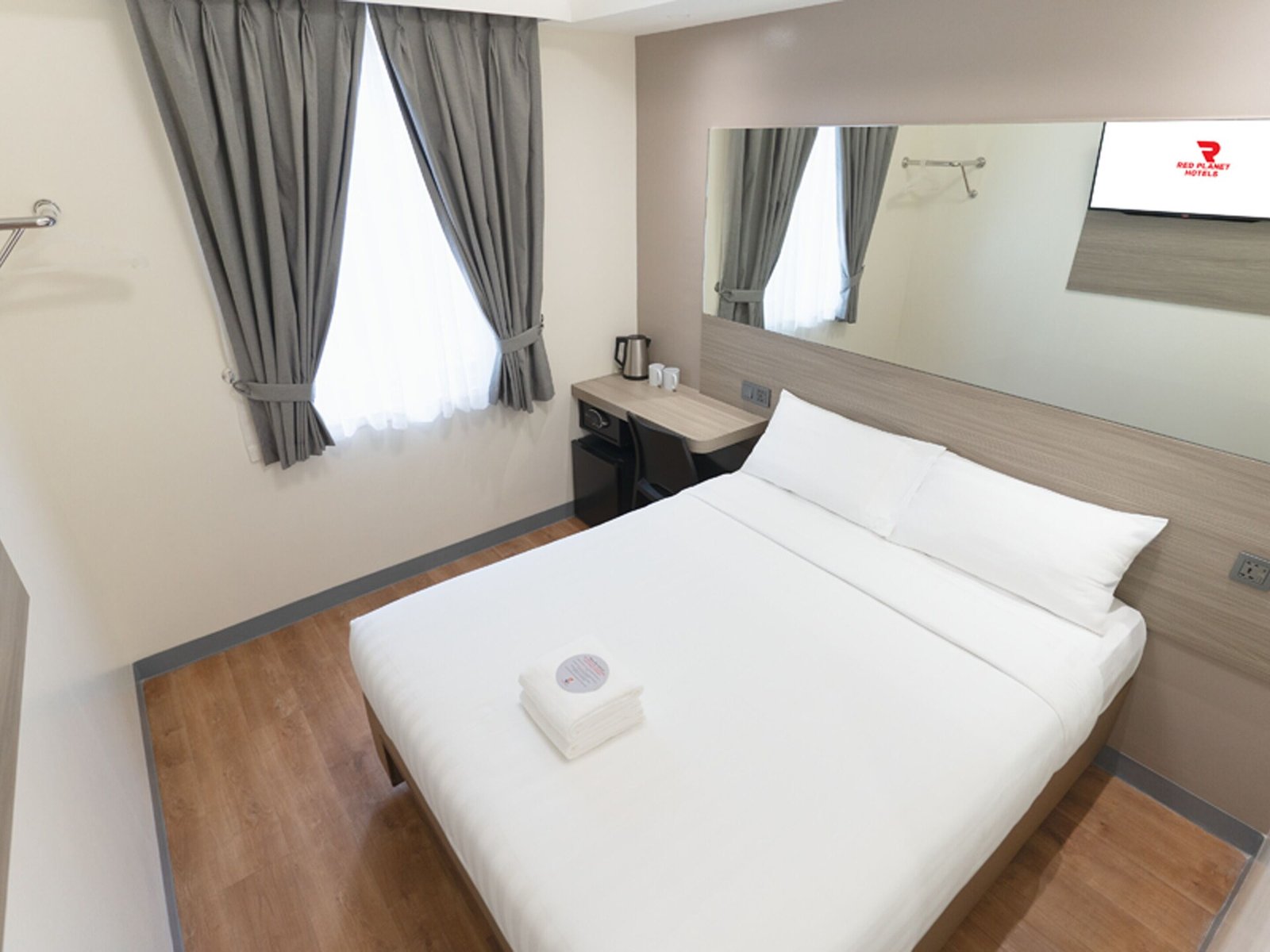 Red Planet Ortigas — rooms
