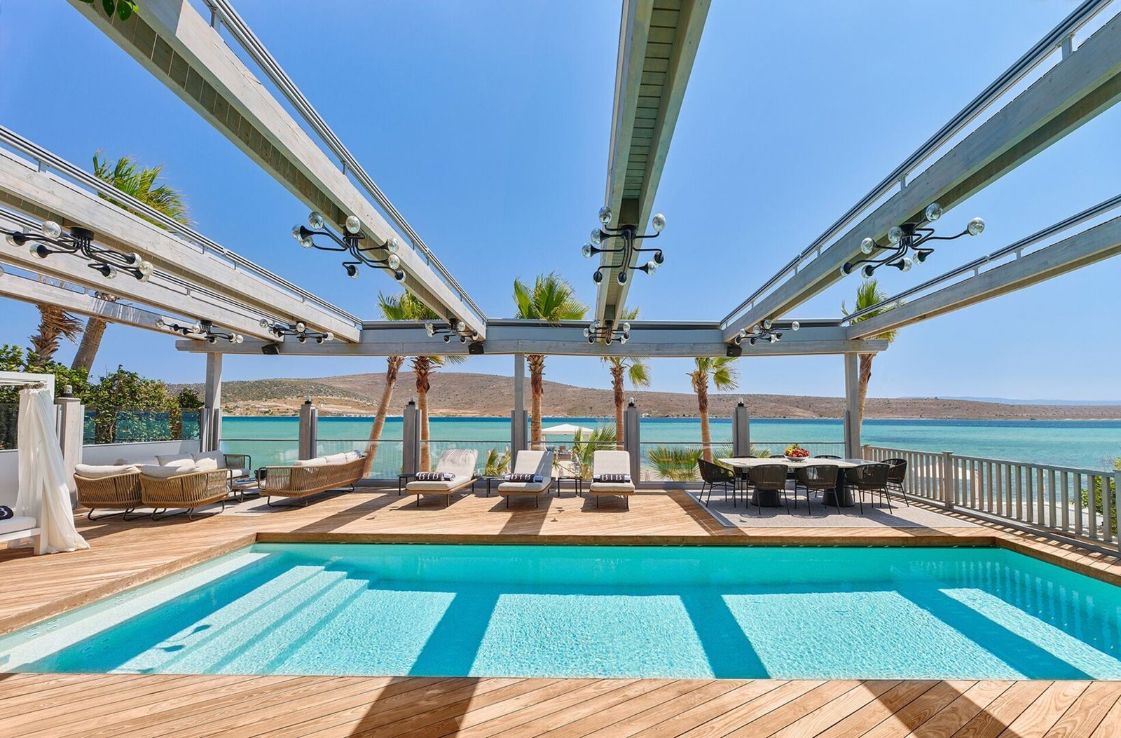 Biblos Beach Resort Alaçatı, the pool