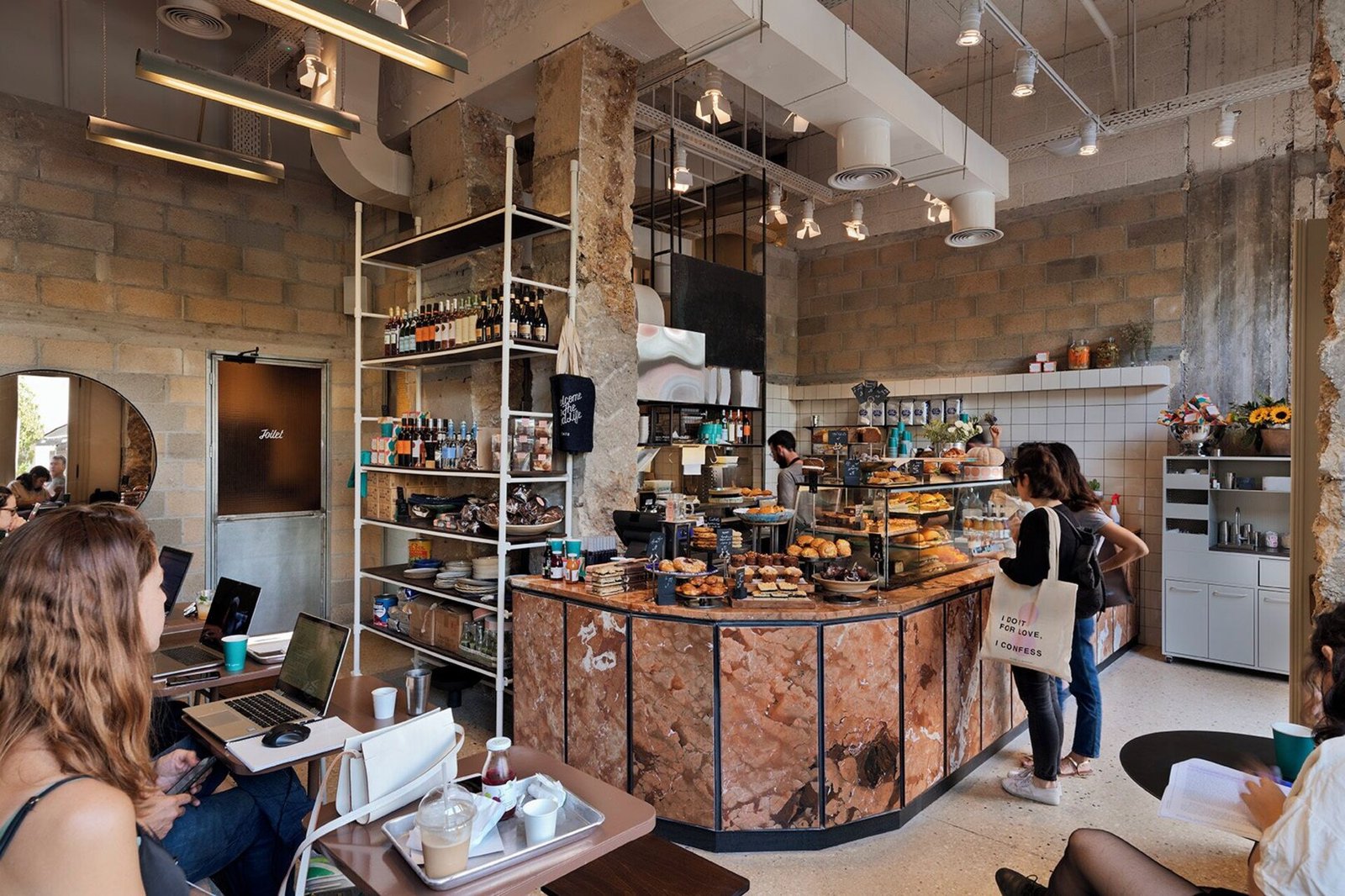 Sam & Blondi Hotel, eats restaurant