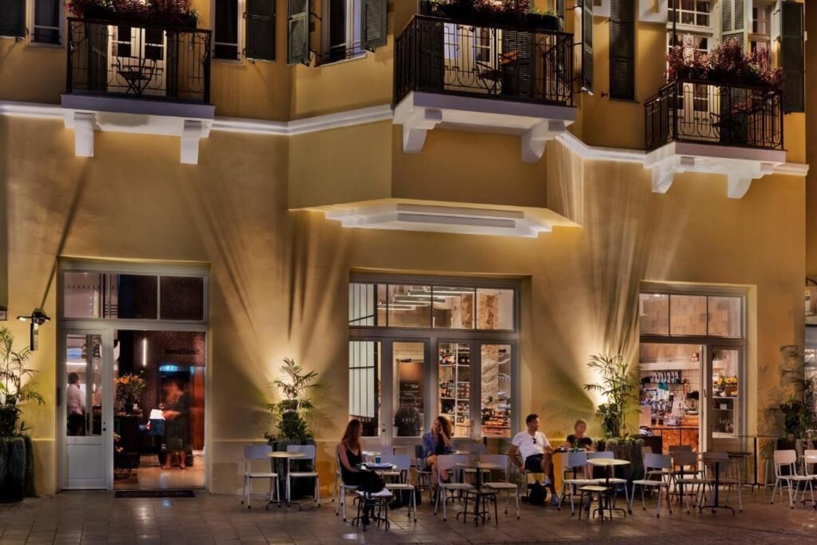Sam & Blondi Hotel, eats restaurant