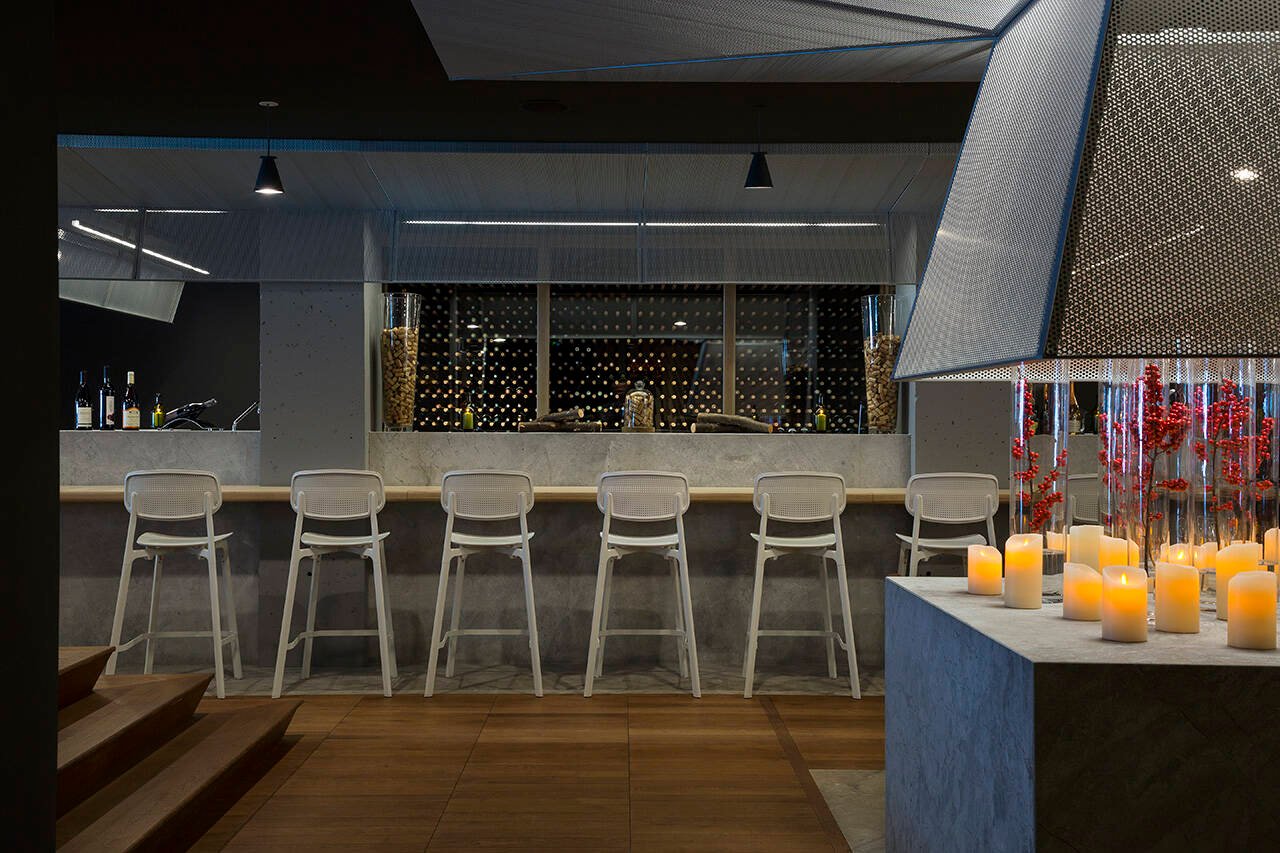 Heliopic Hotel & Spa, at the table