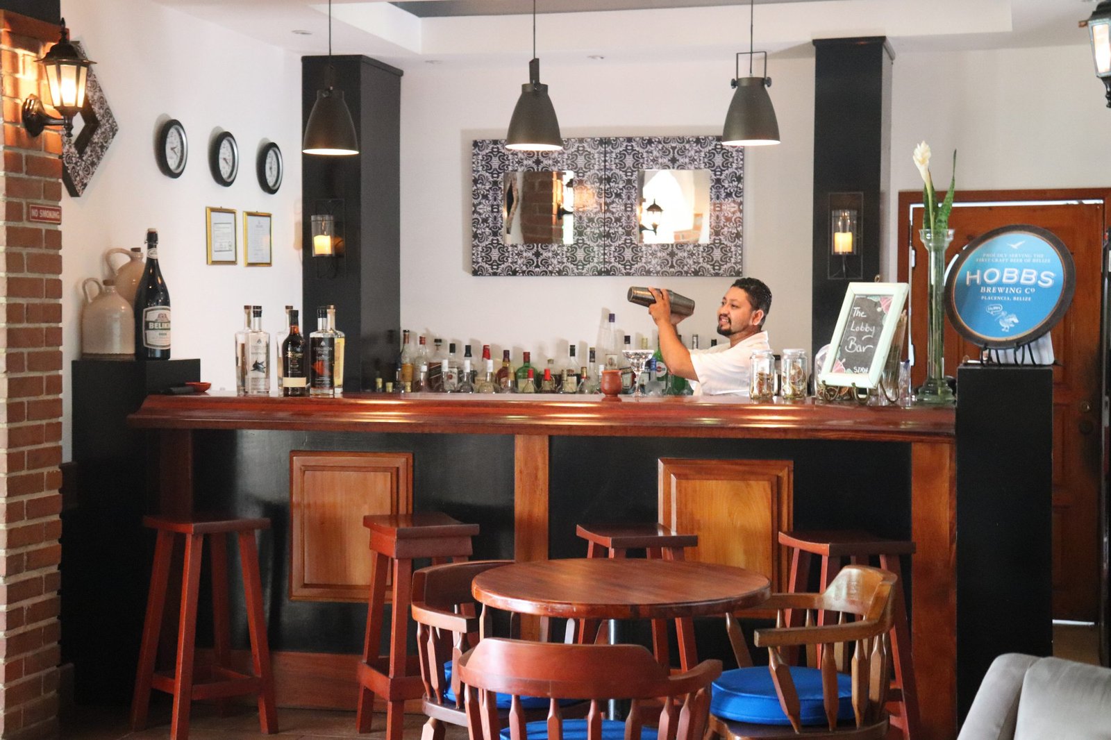 San Ignacio Resort Hotel, lobby bar