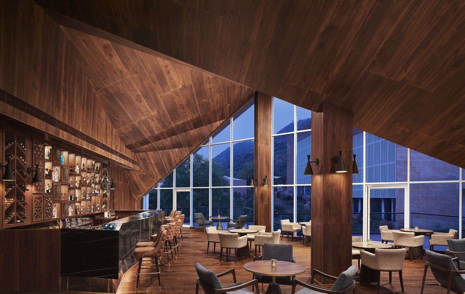 Taj Aravali Resort & Spa, Udaipur, odeypore lounge bar