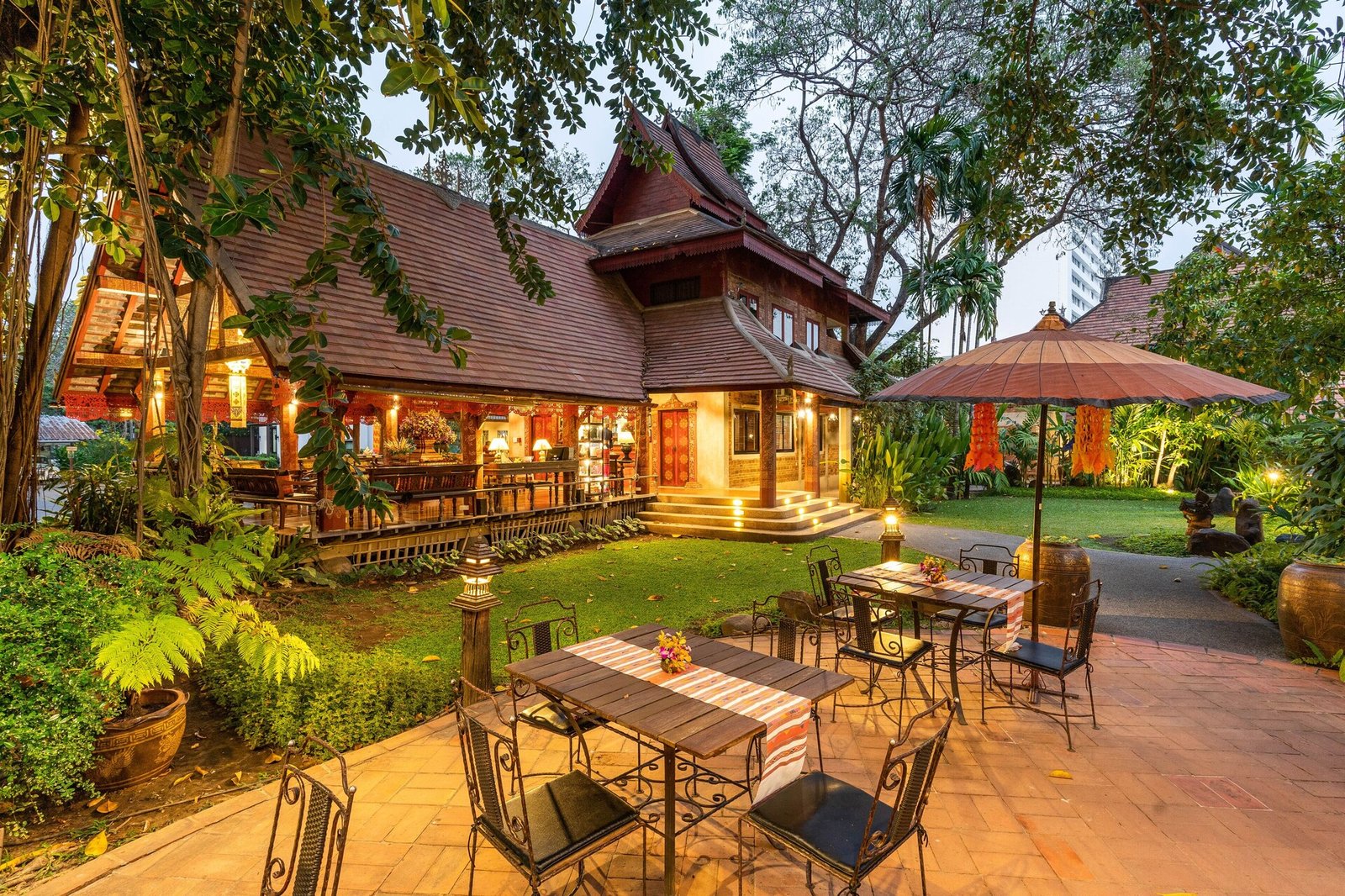 Yaang Come Village Chiang Mai, at the table