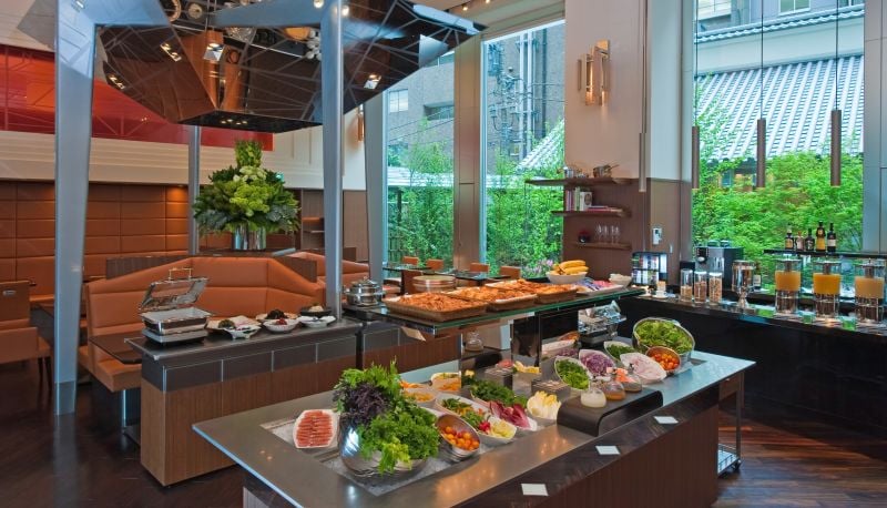 Hotel Niwa Tokyo, at the table