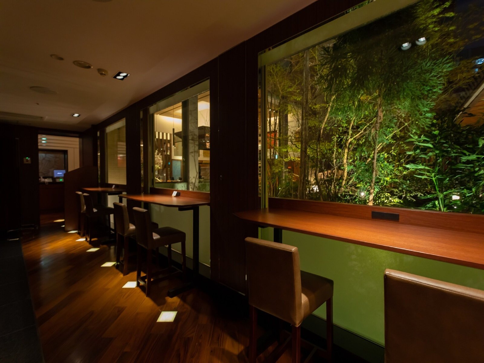 Hotel Niwa Tokyo, at the table