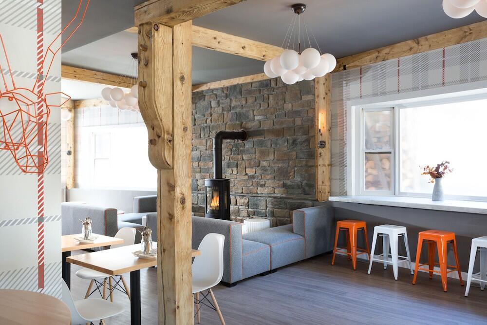 Field Guide Lodge, at the table