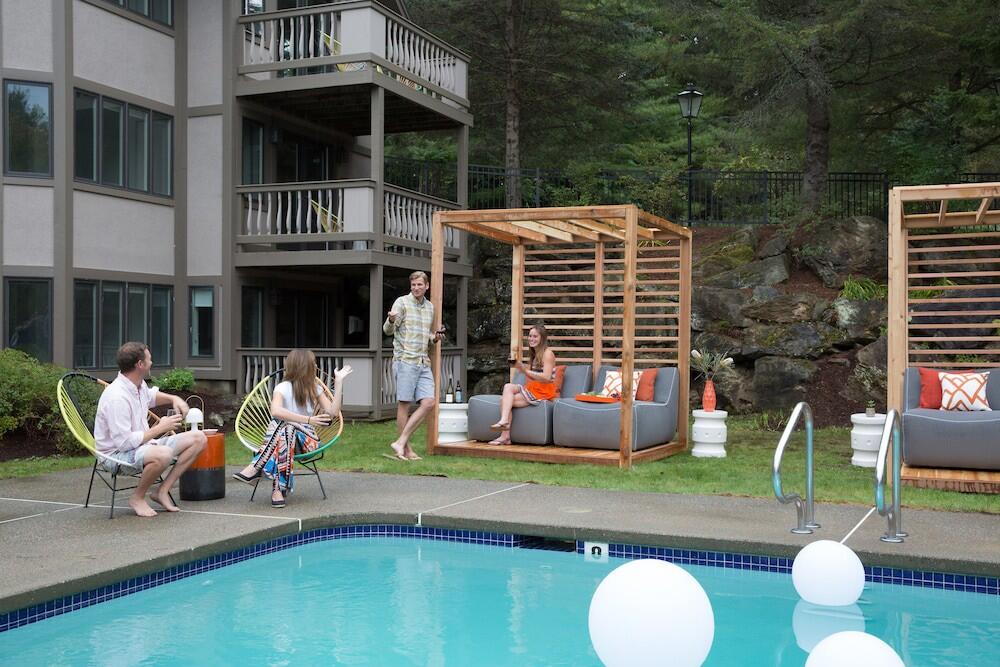 Field Guide Lodge, the pool