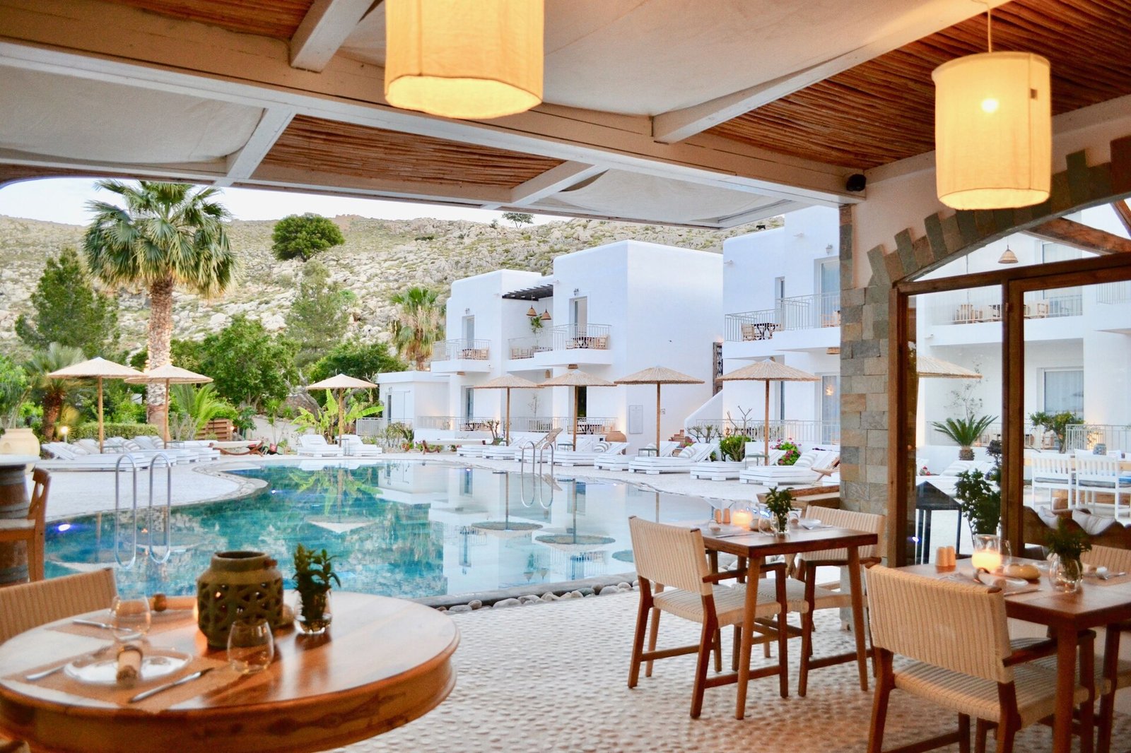 Caesars Gardens Hotel & Spa, tárate restaurant & lounge bar