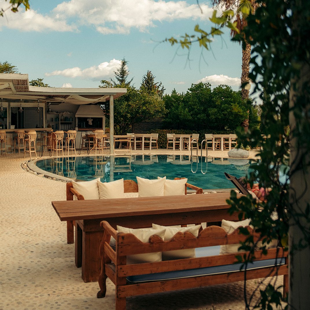 Caesars Gardens Hotel & Spa, at the table