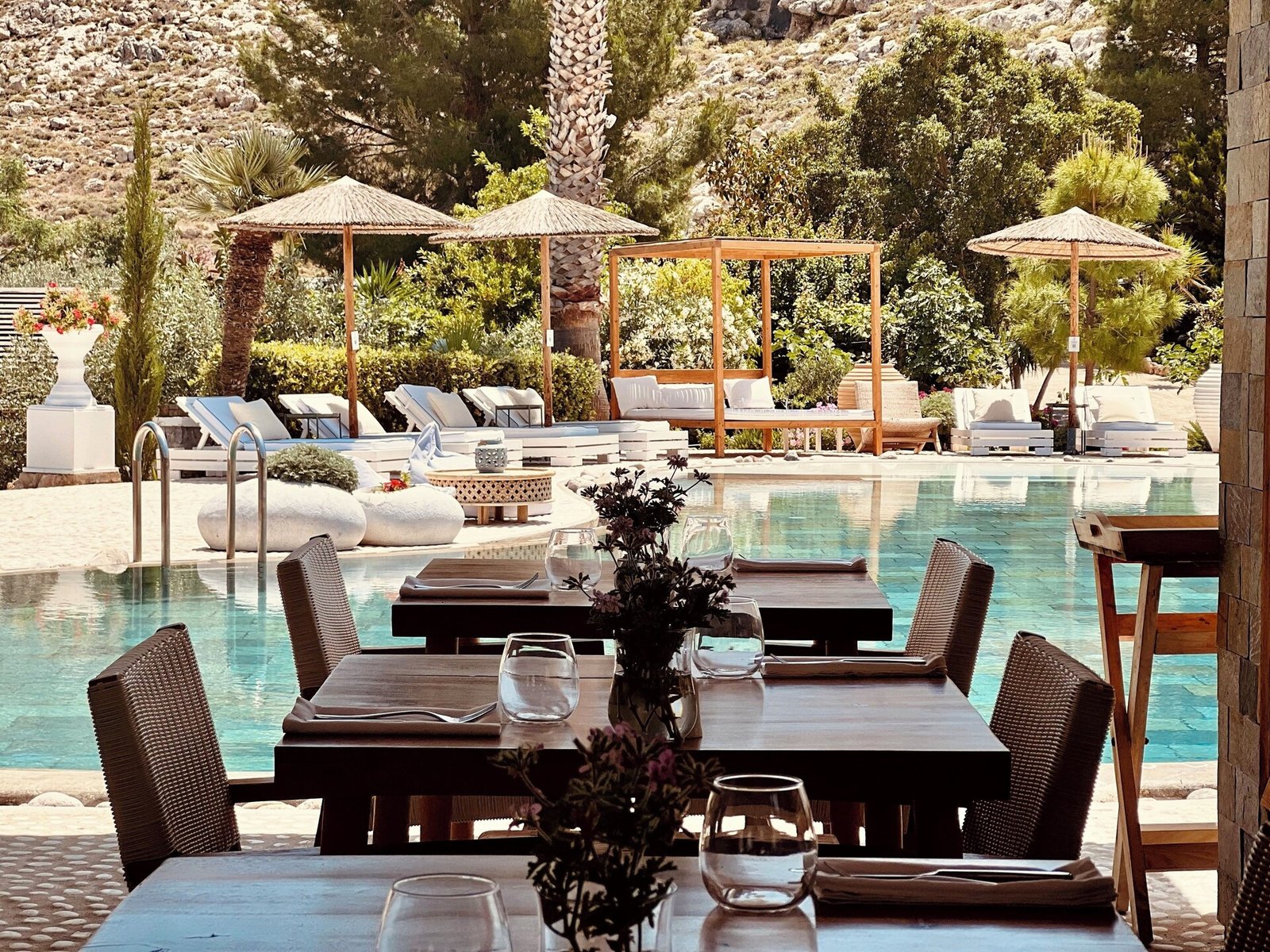 Caesars Gardens Hotel & Spa, tárate restaurant & lounge bar
