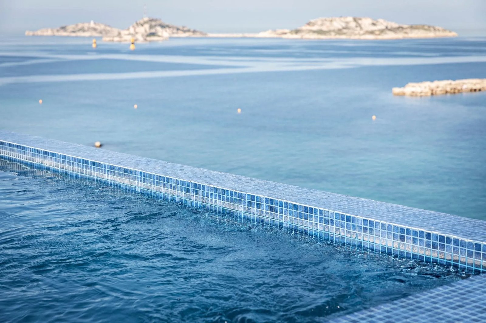 Les Bords De Mer, the pool