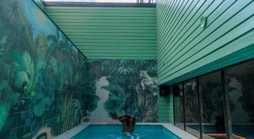 The Dean Dublin Centre, the pool