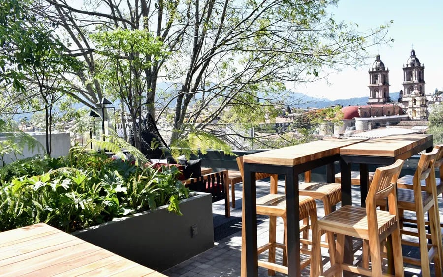 La Casa Rodavento, at the table