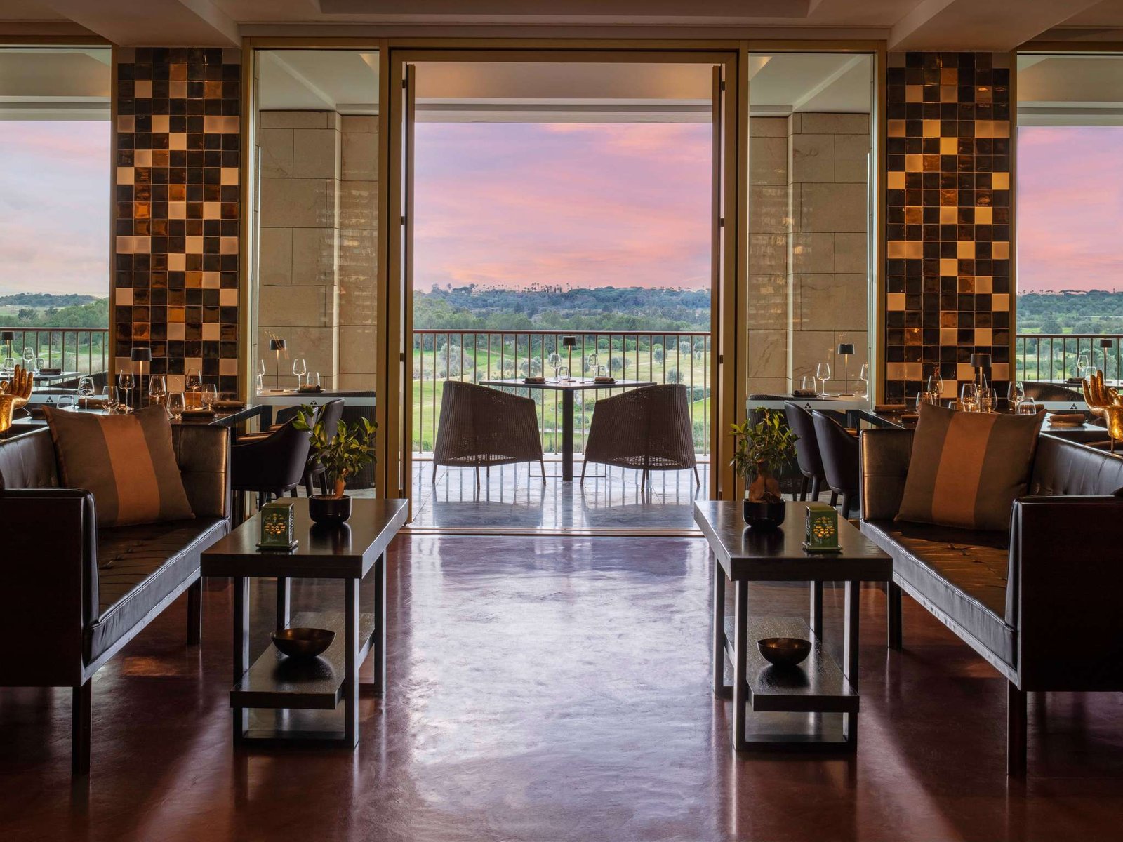 Victoria Golf Resort & Spa, Managed by Accor, at the table