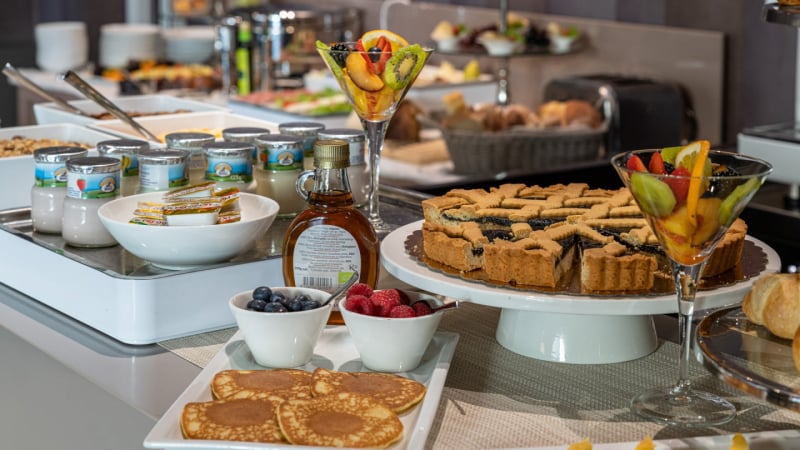 Palazzo Dipinto, breakfast room and bar