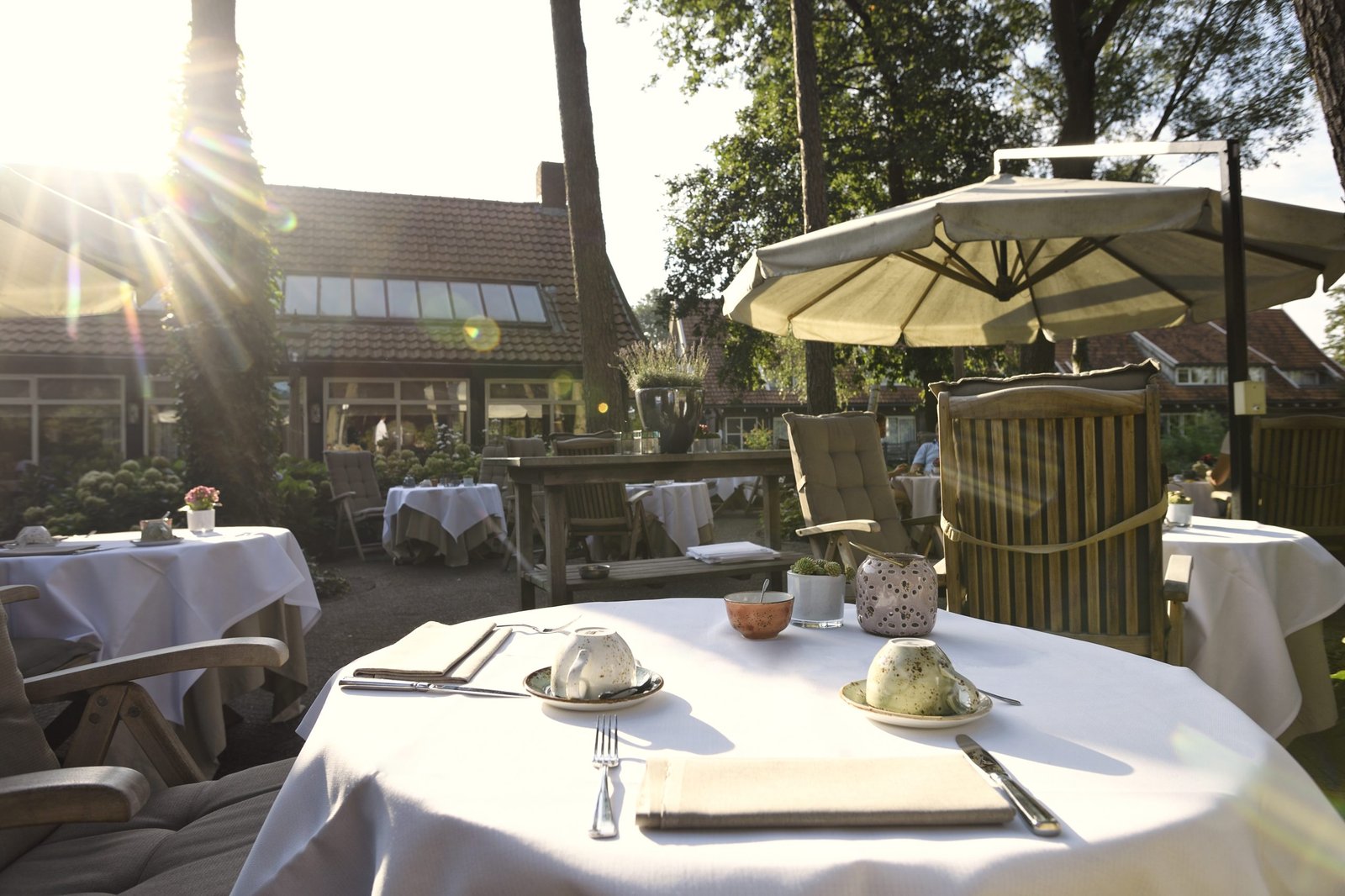 Landgoed De Holtweijde, at the table