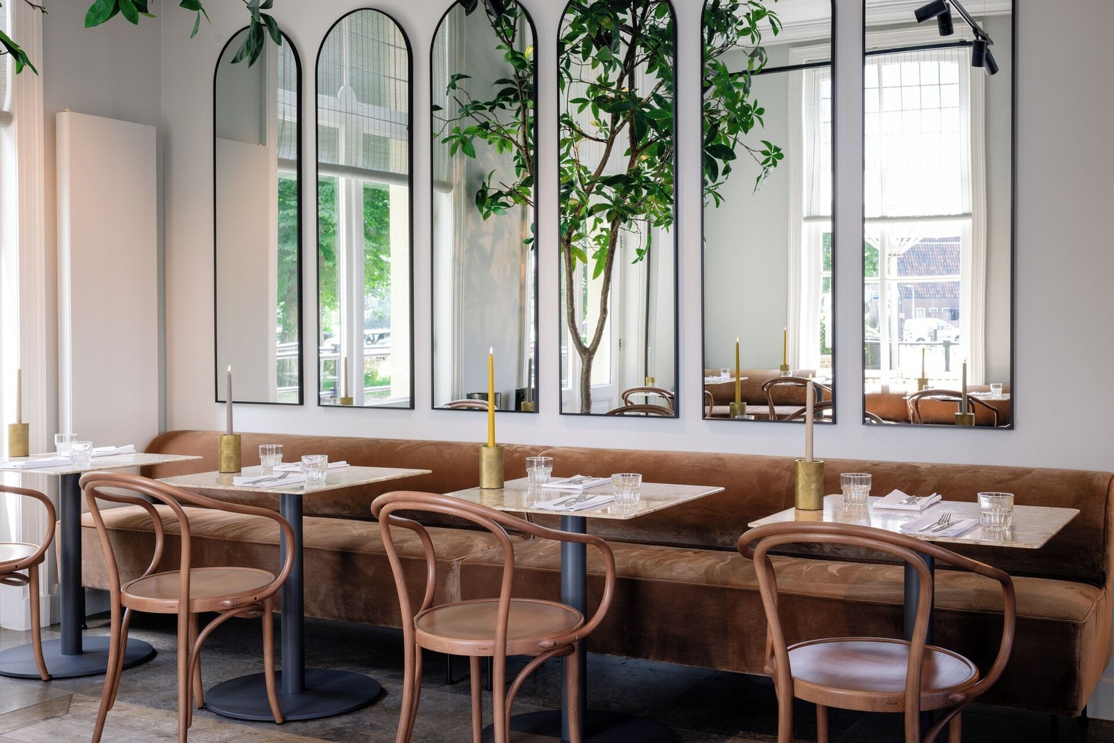 Pillows Luxury Boutique Hotel Aan De IJssel, at the table