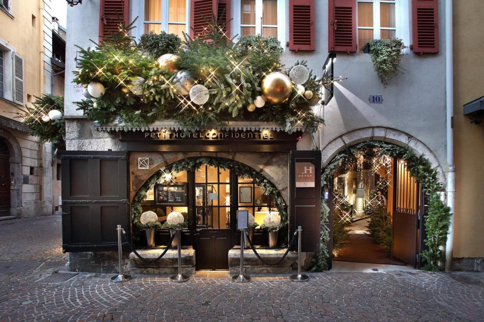 Petit Hôtel Confidentiel, how it began