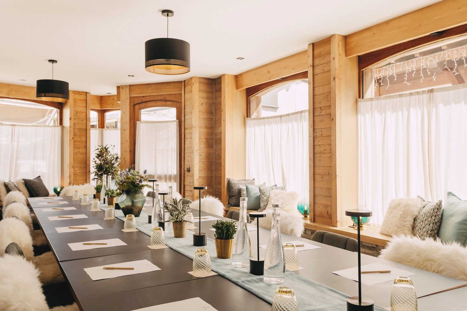 Hôtel Cœur de Megève, at the table