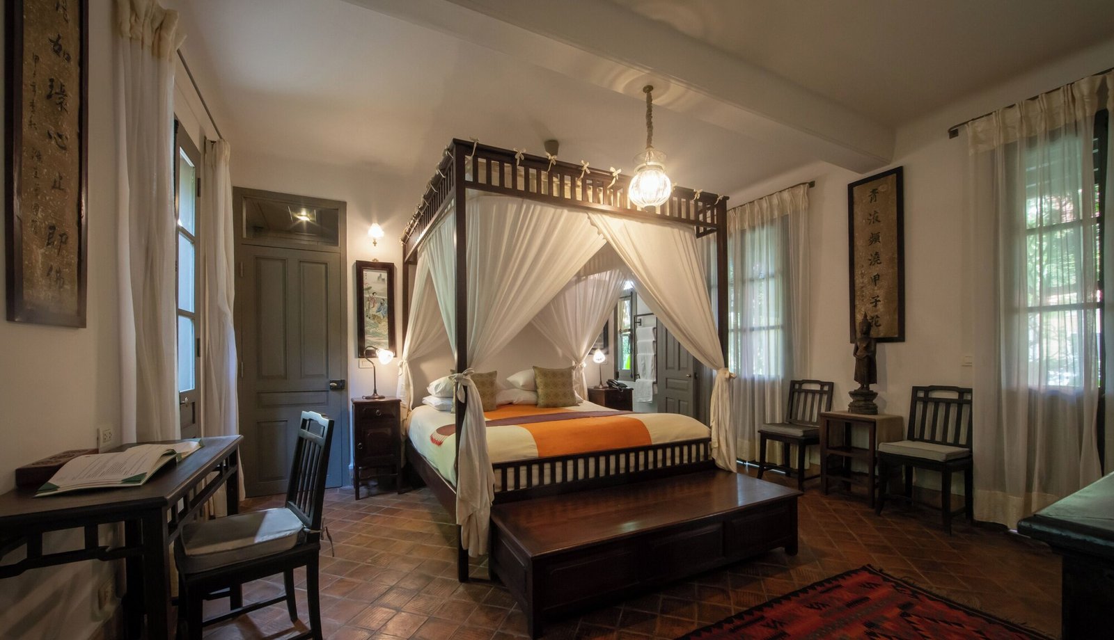 Satri House, rooms