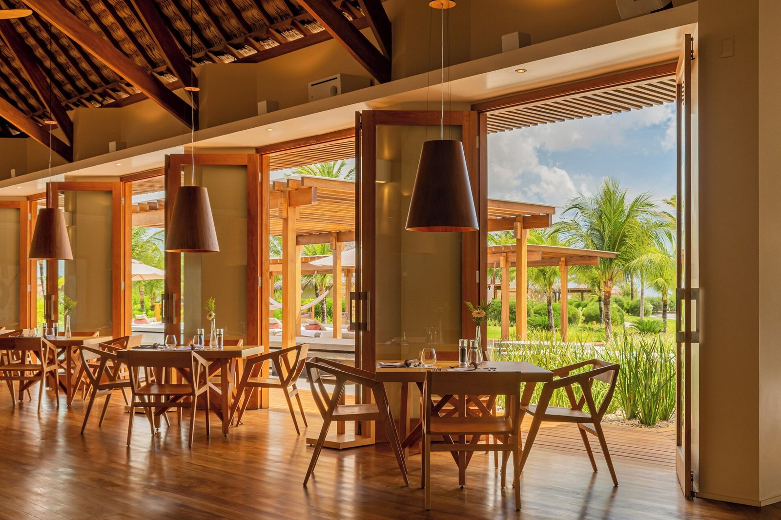 Casana Hotel, at the table