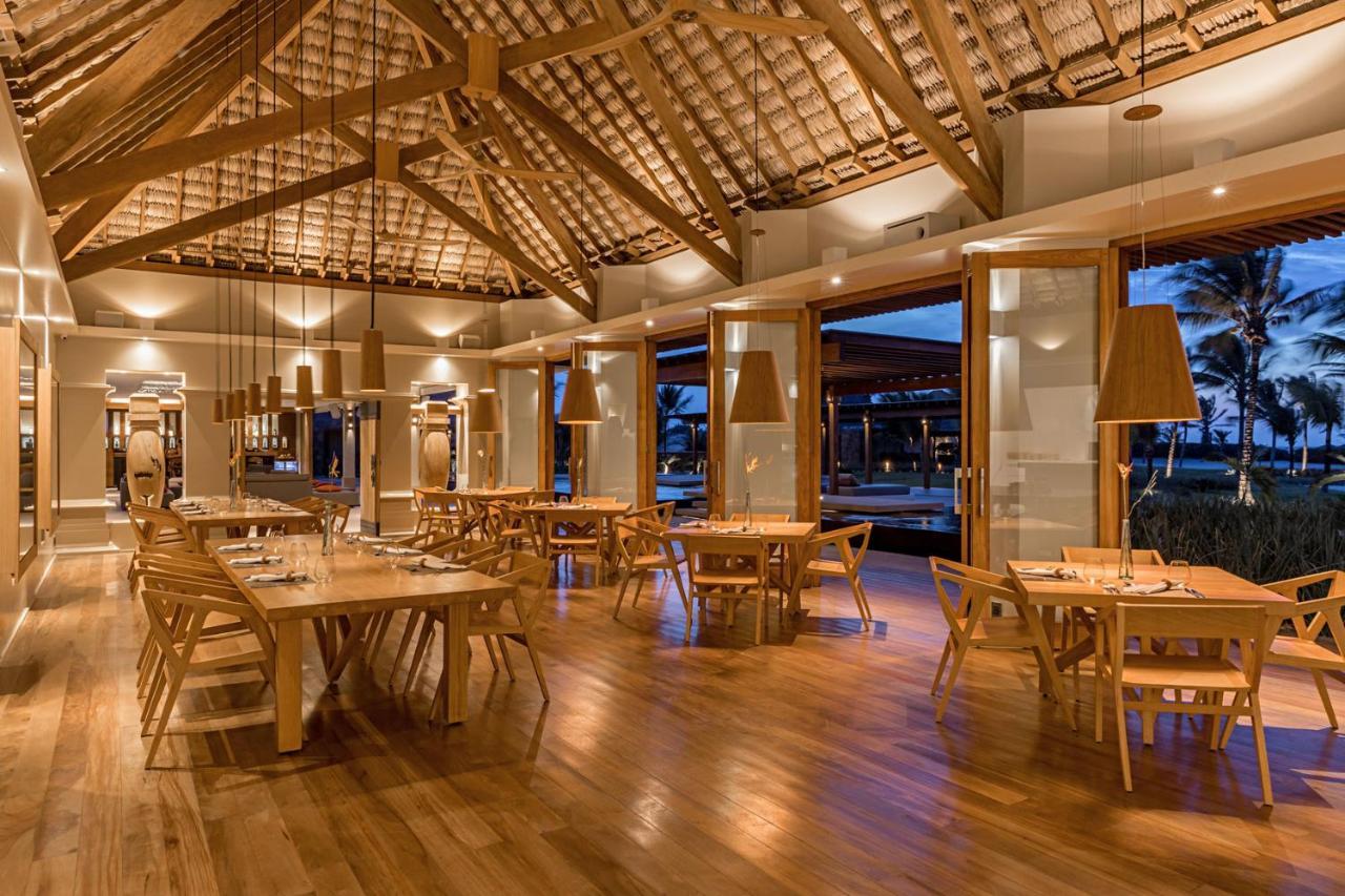 Casana Hotel, at the table