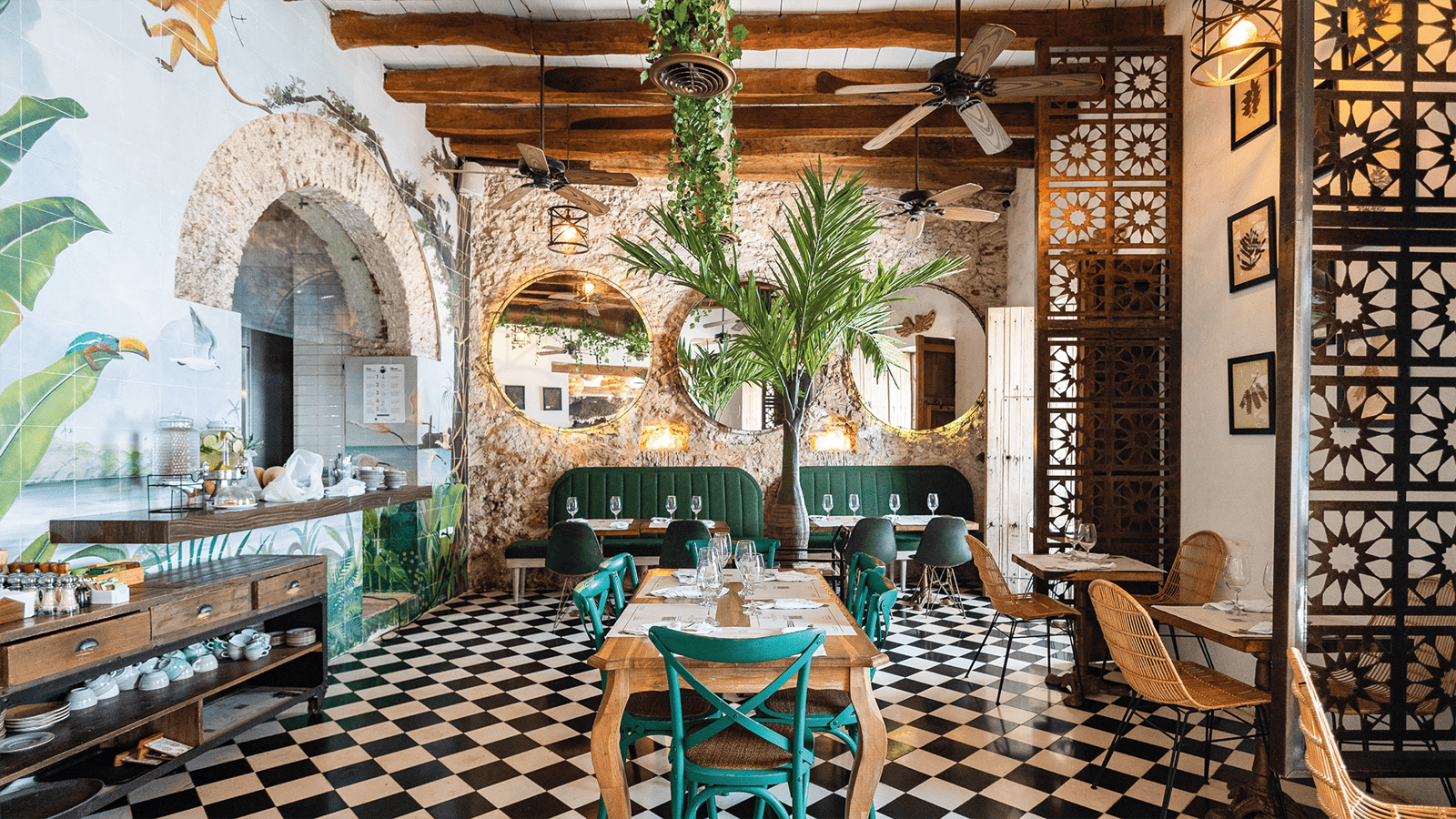 Hotel Casa La Factoria by Faranda Boutique, a member of Radisson Individuals, at the table