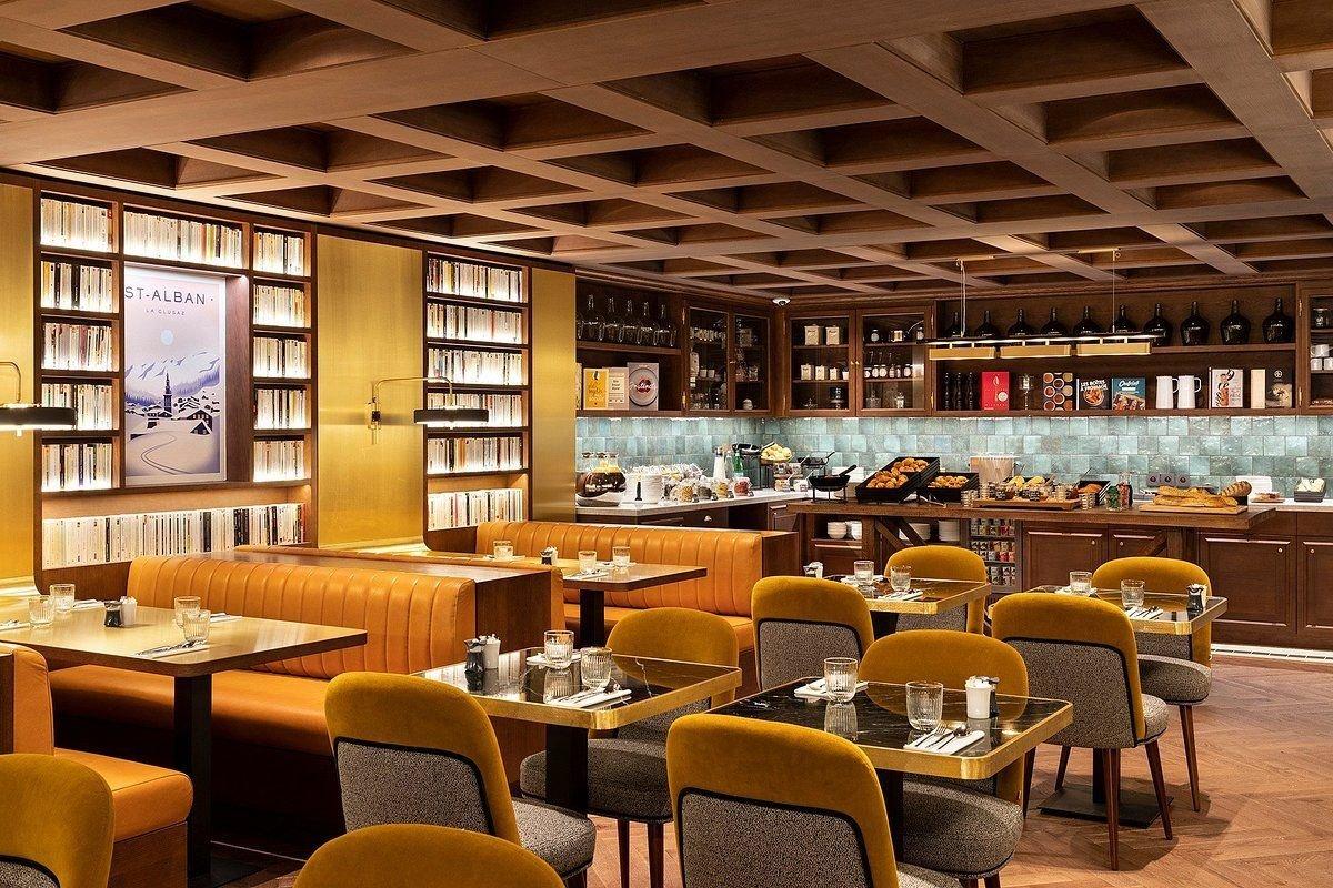 St-Alban Hotel & Spa, at the table