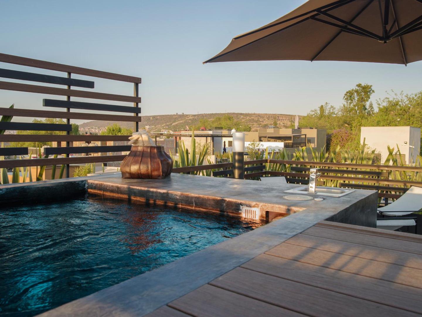 Casa No Name, the pool